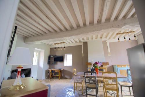 By Les Climats - Au Coeur Du Vignoble - Fixey