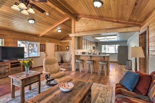 Victor Woodland Cabin Retreat With Fire Pit
