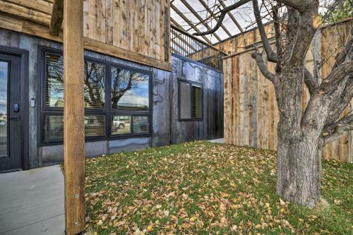 Modern Townhome With Rooftop Deck And Hot Tub!