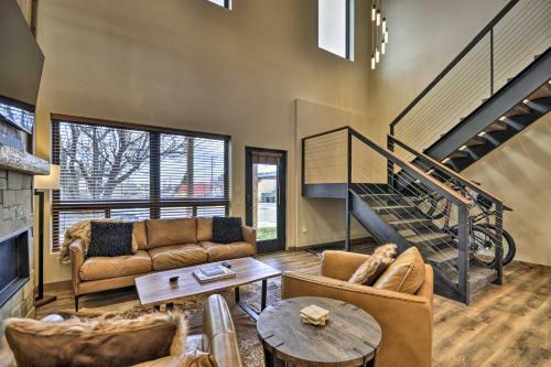 Modern Townhome With Rooftop Deck And Hot Tub!
