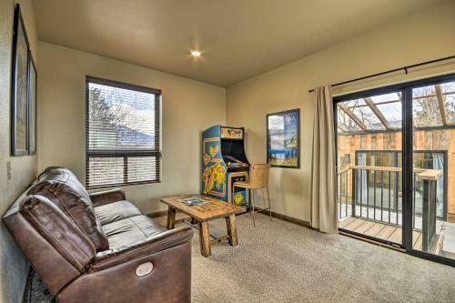 Modern Townhome With Rooftop Deck And Hot Tub!