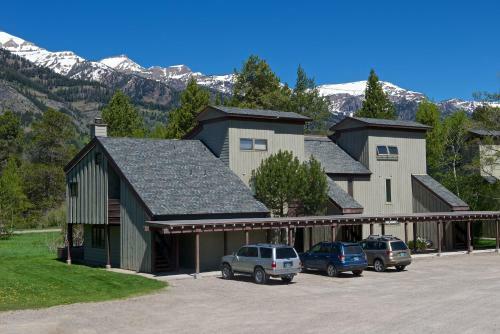 Hotel The Aspens Racquet Club