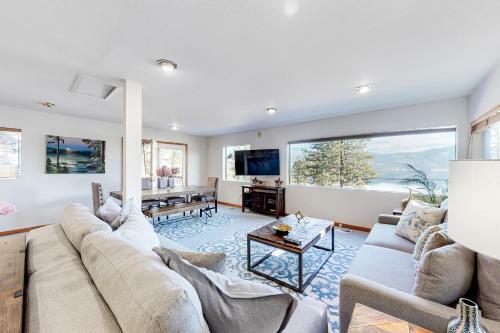 Lake View Chalet