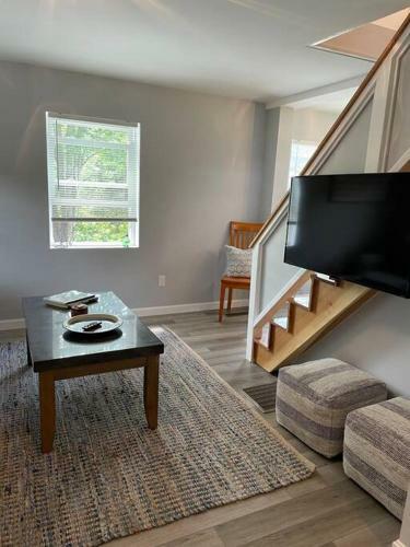 Come Play-relax-enjoy! Private Home On 2+ Acres!