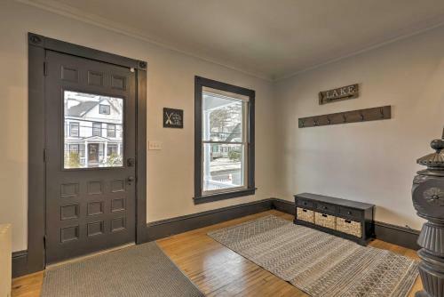 Large Home With Private Dock, 8 Mi To Skiing