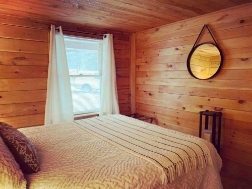 Pinewood Lodge Cozy Pet Friendly Log Cabin