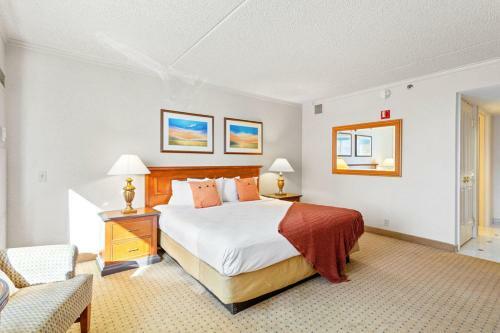 Posada Cozysuites Showboat Modern Beachside Hotel Room