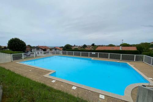 Apartamento Studio Avec Piscine , Plage � Pieds