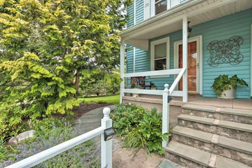 Charming Abode With Patio - Walk To Town And River!
