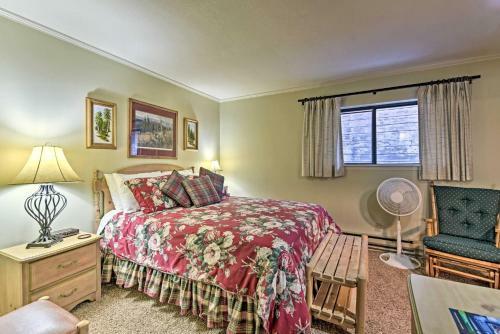 Red River Townhome With Balcony And Mtn Views!