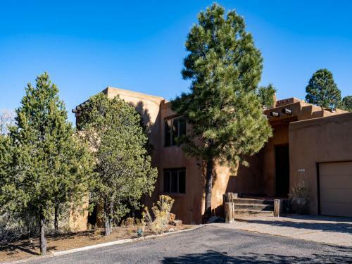 Mitchell's East Side, 3 Bedrooms, Sleeps 6, Deck, Views, Wifi, Grill