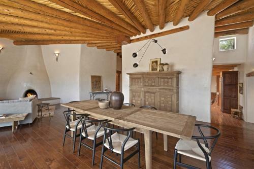 Ranchitos - Private Luxury Home With Swimming Pool