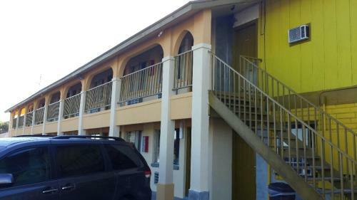 Motel Carefree Inn Flatonia
