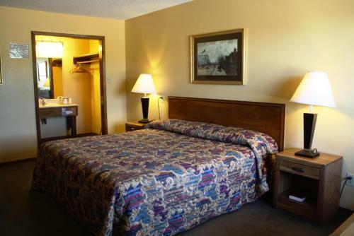 Lake Palestine Motor Inn