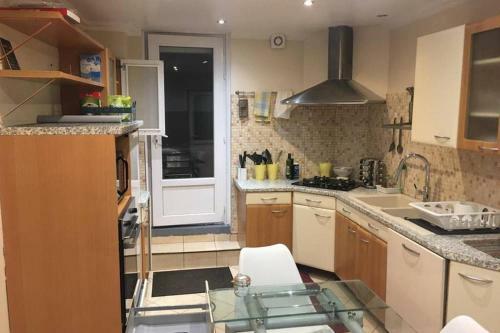 Apartamento Irigny: Maison Calme � 10 Minutes de Lyon