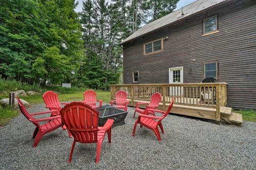 Exquisite Cabin With Deck And Fire Pit, 10 Mi To Lake