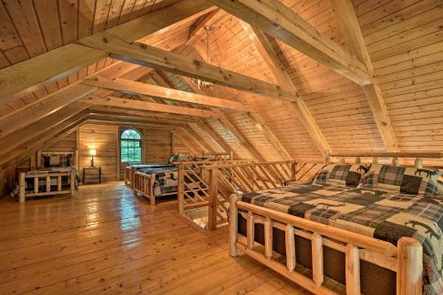 Exquisite Cabin With Deck And Fire Pit, 10 Mi To Lake