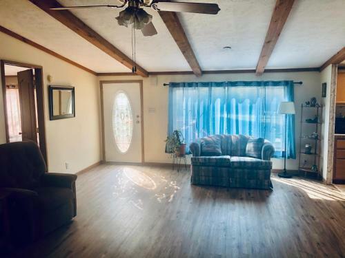 Cozy Getaway Cottage - Catskills Peaceful Hideaway
