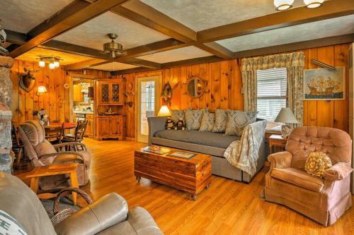 Cozy Cottage On Caroga Lake With Waterfront Fire Pit