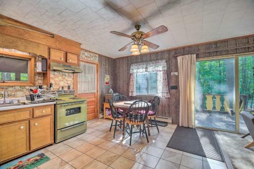 Cozy Adirondacks Cabin Walk To Lake Eaton!