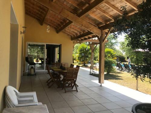 Maison Avec Piscine Au C?ur de La For�t