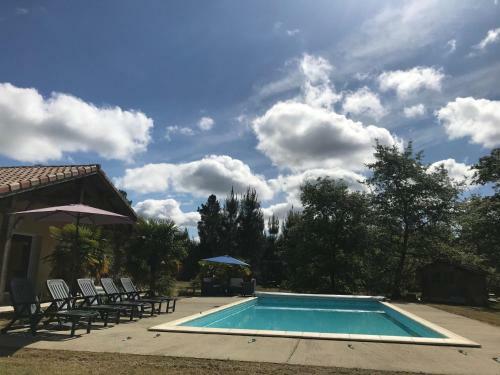 Maison Avec Piscine Au C?ur de La For�t