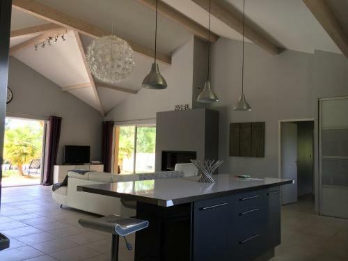 Maison Avec Piscine Au C?ur de La For�t