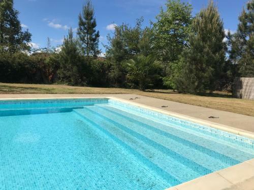 Maison Avec Piscine Au C?ur de La For�t