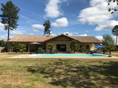Maison Avec Piscine Au C?ur de La For�t