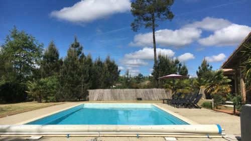 Maison Avec Piscine Au C?ur de La For�t