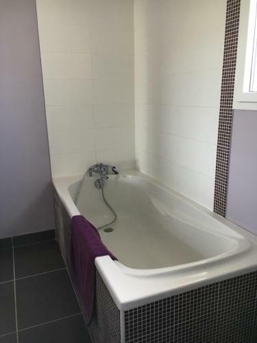 Maison Avec Piscine Au C?ur de La For�t