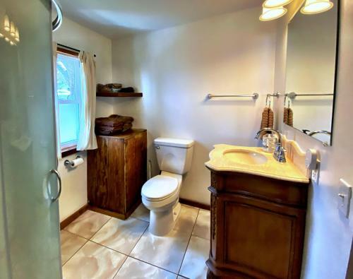 Pine Cottage On Secret Cove In Parkland