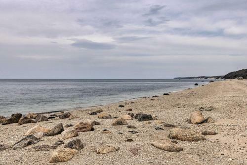 Vivid Escape On Long Island - Walk To Beach!