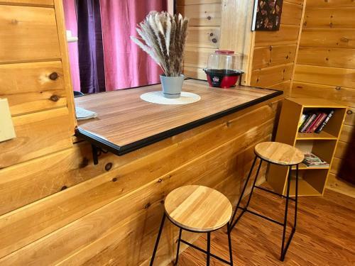 Peaceful Decor Crafted Apartment 2 Bedroom 2 Bathrooms