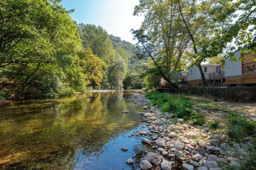 Camping Au Vallon Rouge **** - Maeva