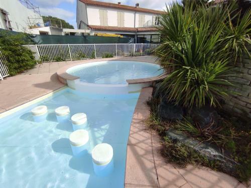 Apartamento Studio Avec Terrasse Et Parking 200m Plage Et Commerces