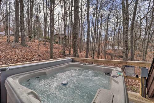 A-frame Cabin With Hot Tub About 1 Mi To Beech Mountain!