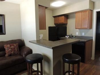Hotel Eagles Den Suites At Carrizo Springs