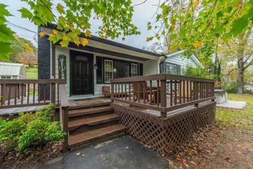 Skyview Hideaway W/ Hot Tub!