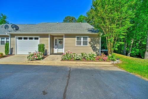Henrico Hideaway With Lake Access And Boat Slip!