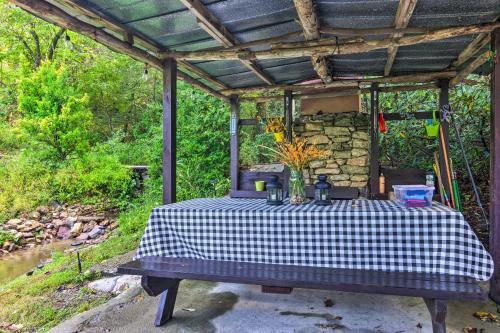 Shaw Creek Cottage With Fire Pit And Forest Views