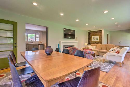 Dog-friendly Home With Yard 1 Mi To Downtown!