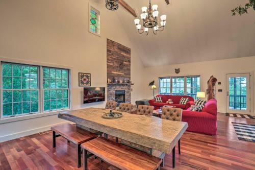 Beautiful Hendersonville Cabin With Mtn Views!
