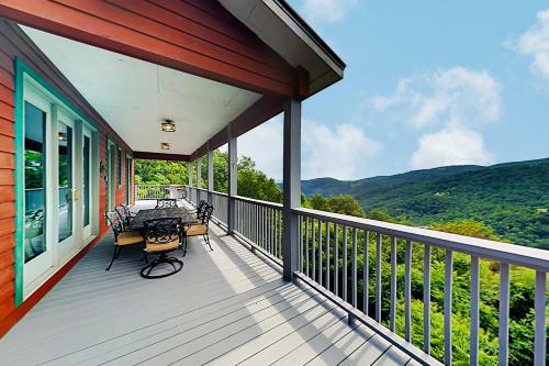 Misty Mountain Hideaway