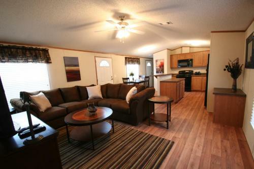 Hostal Eagle Ford Village Suites