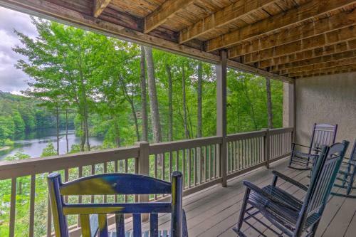 High-end Sapphire Retreat On Fairfield Lake!