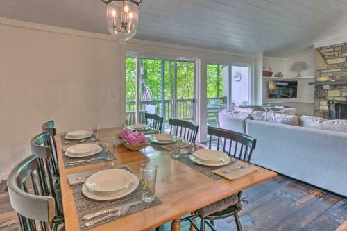 High-end Sapphire Retreat On Fairfield Lake!