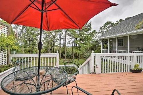 Cottage Garden Home With Screened Patio And Yard!