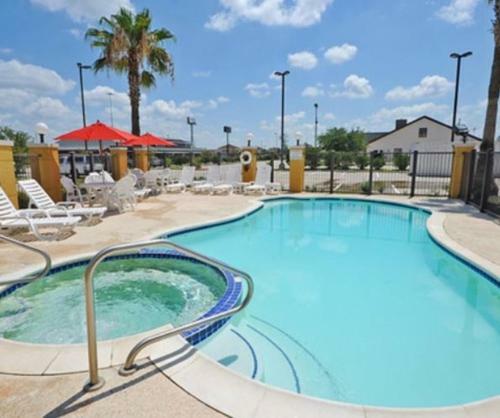 Hotel Comfort Suites Near The Woodlands