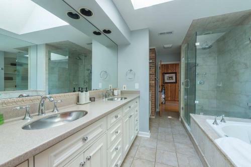 Waterfall Escape- Large Families & Guest House